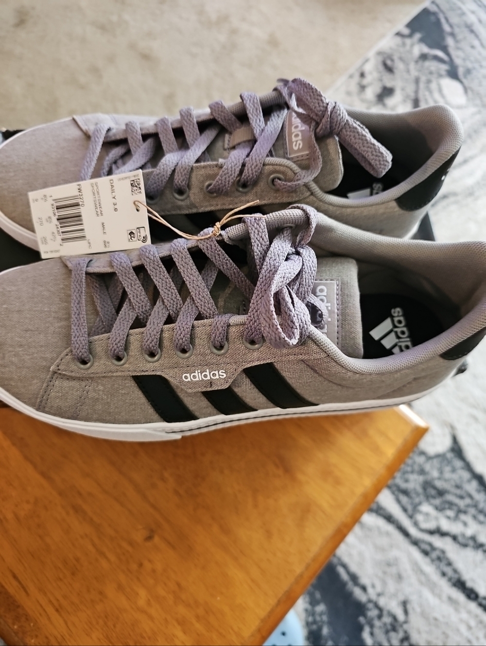 adidas Men’s Gray Sneakers with Black Stripes Size 9 New